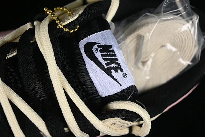 All Categories Nk SB Dunk Series Nk SB Dunk Low Low-top sneakers Nk Dunk Low Steam Puppet-Smoky Rose Black and pink simple SB strap low-top casual sneakers FD1232-001